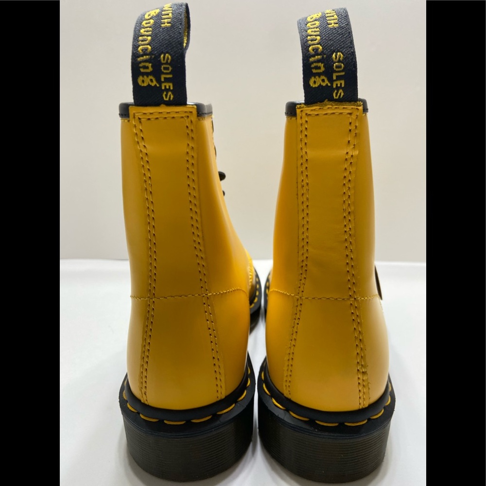 NEW Dr. Martens 1460 8Eye  Smooth Leather Boots - Picture 6 of 11